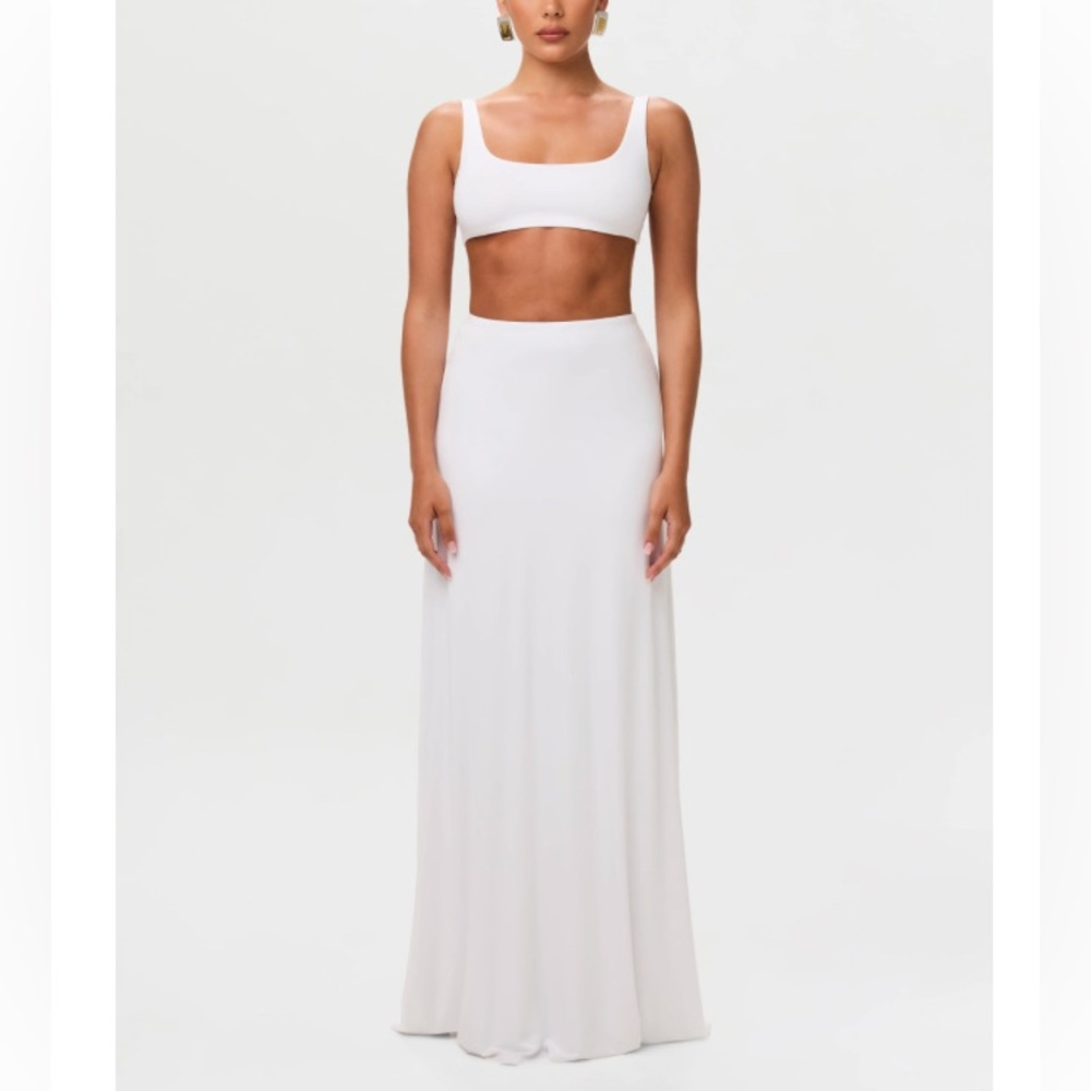 SMOOTH FLARE MAXI SKIRT